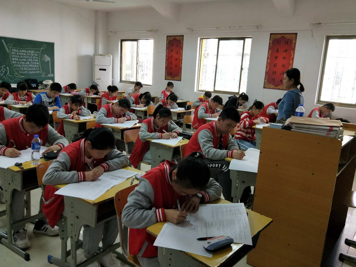 E:\雜項(xiàng)\稿費(fèi)\2019\聚仁堂稿件4月\南昌現(xiàn)代外國(guó)語學(xué)校已修改的文章(1)\南昌現(xiàn)代外國(guó)語學(xué)校已修改的文章\一朝耕耘  一朝收獲\期中\(zhòng)微信圖片_2019042520395417.jpg