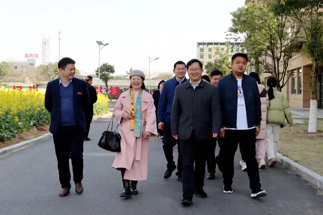 63c2876ce470a554797959f4f2f51cc8.jpg 63c2876ce470a554797959f4f2f51cc8.jpg